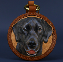 Cargar imagen en el visor de la galería, Llavero tallado en cuero personalizado para mascotas

